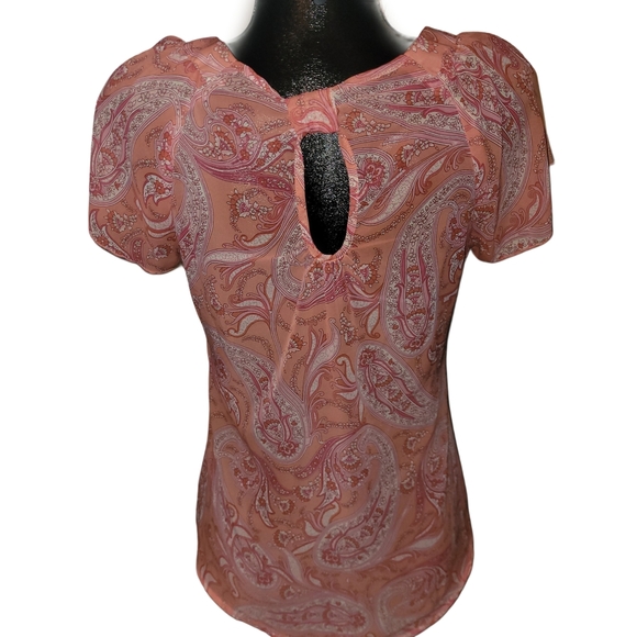 Maurices Paisley Print Short Sleeve Top in Pink and Cream M - Picture 5 of 6